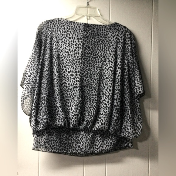 Studio Works grey and black leopard like print top size M - Picture 2 of 2